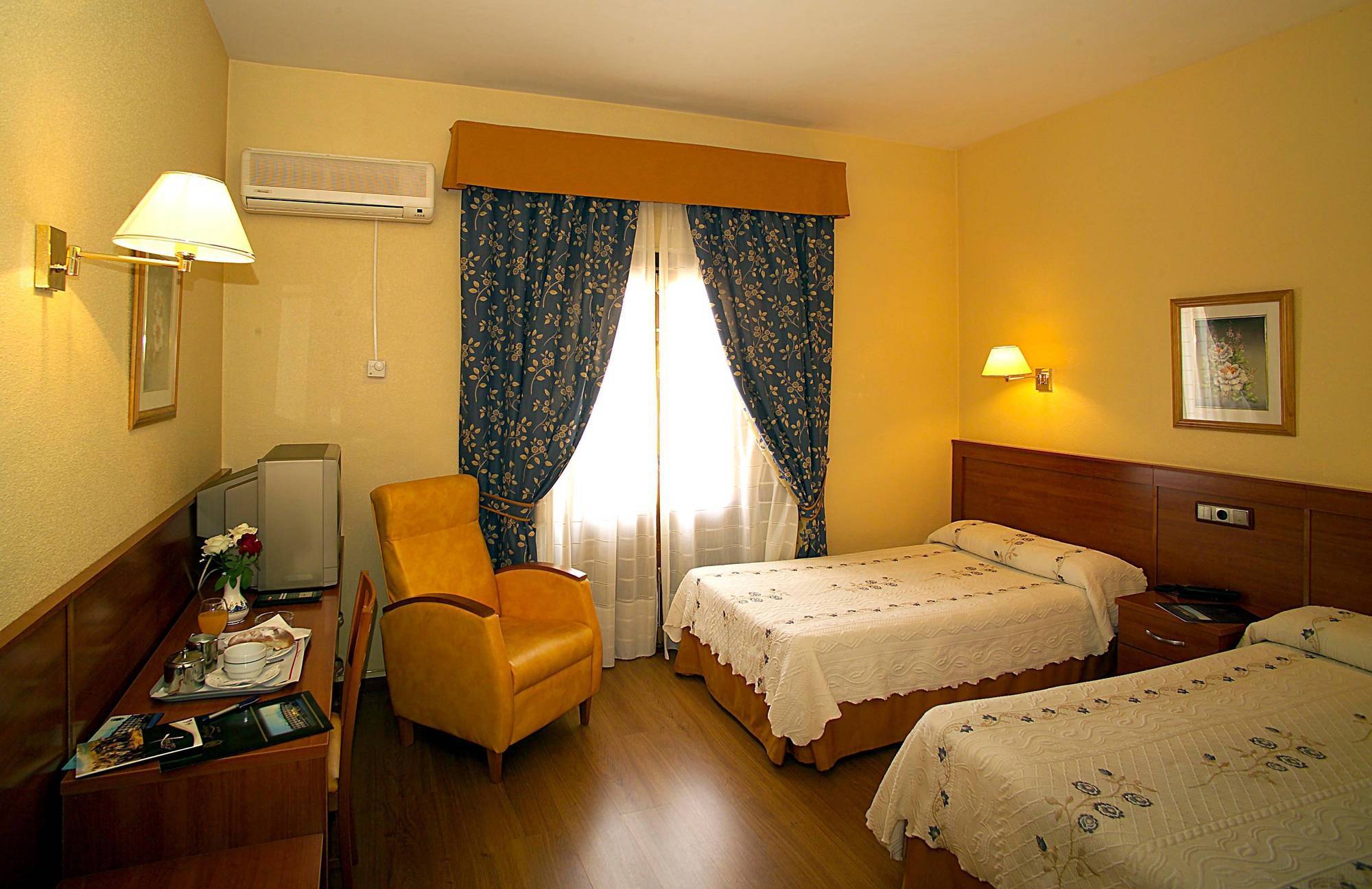 Hotel Zodiaco Bailén Zimmer foto